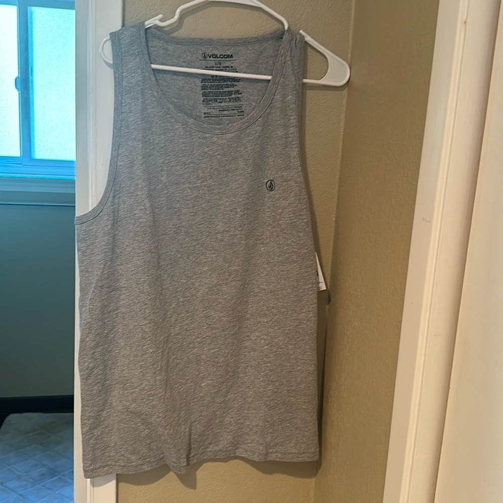 Men's Volcom shirt